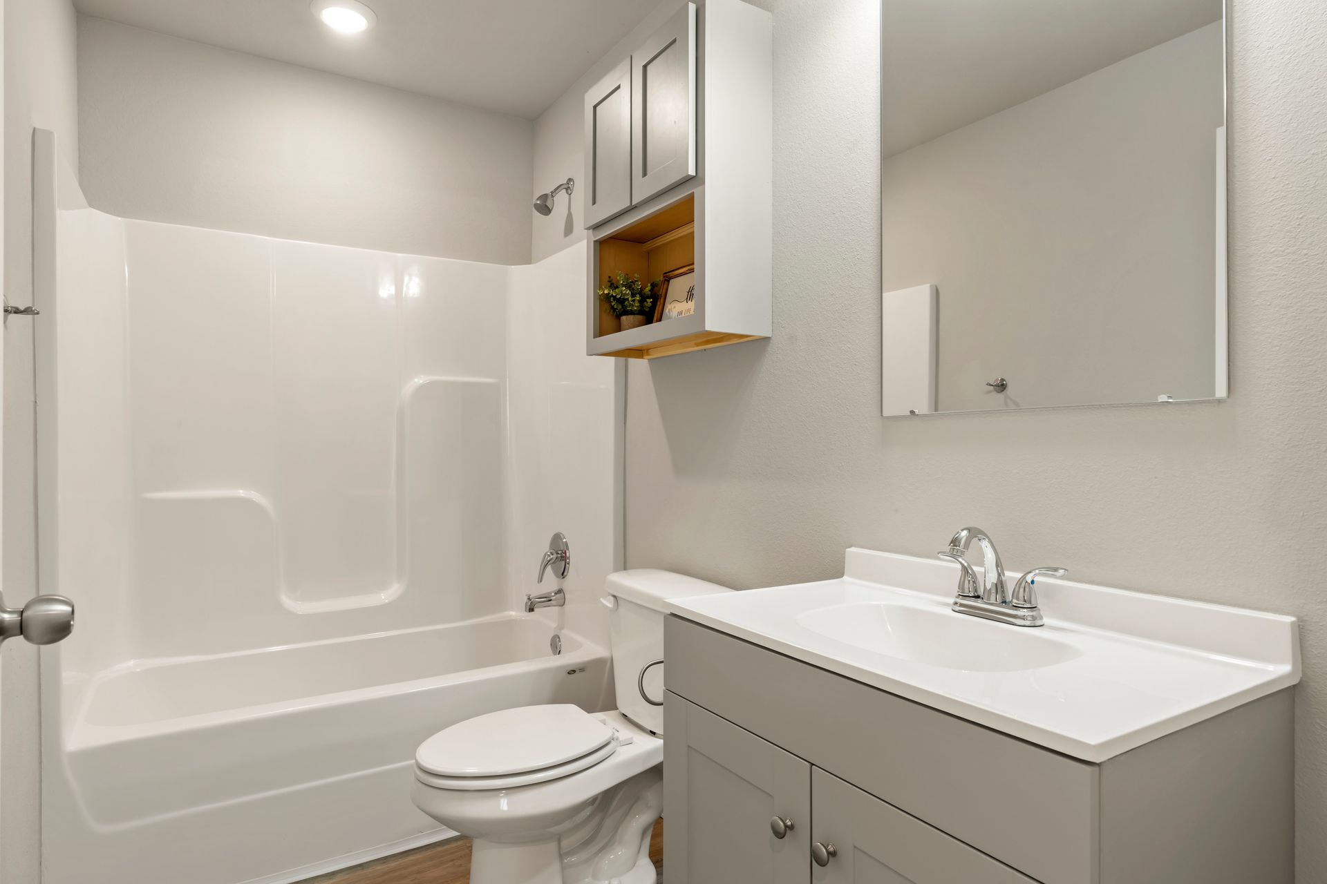 The Reserve at Springdale- bathroom with bath tub