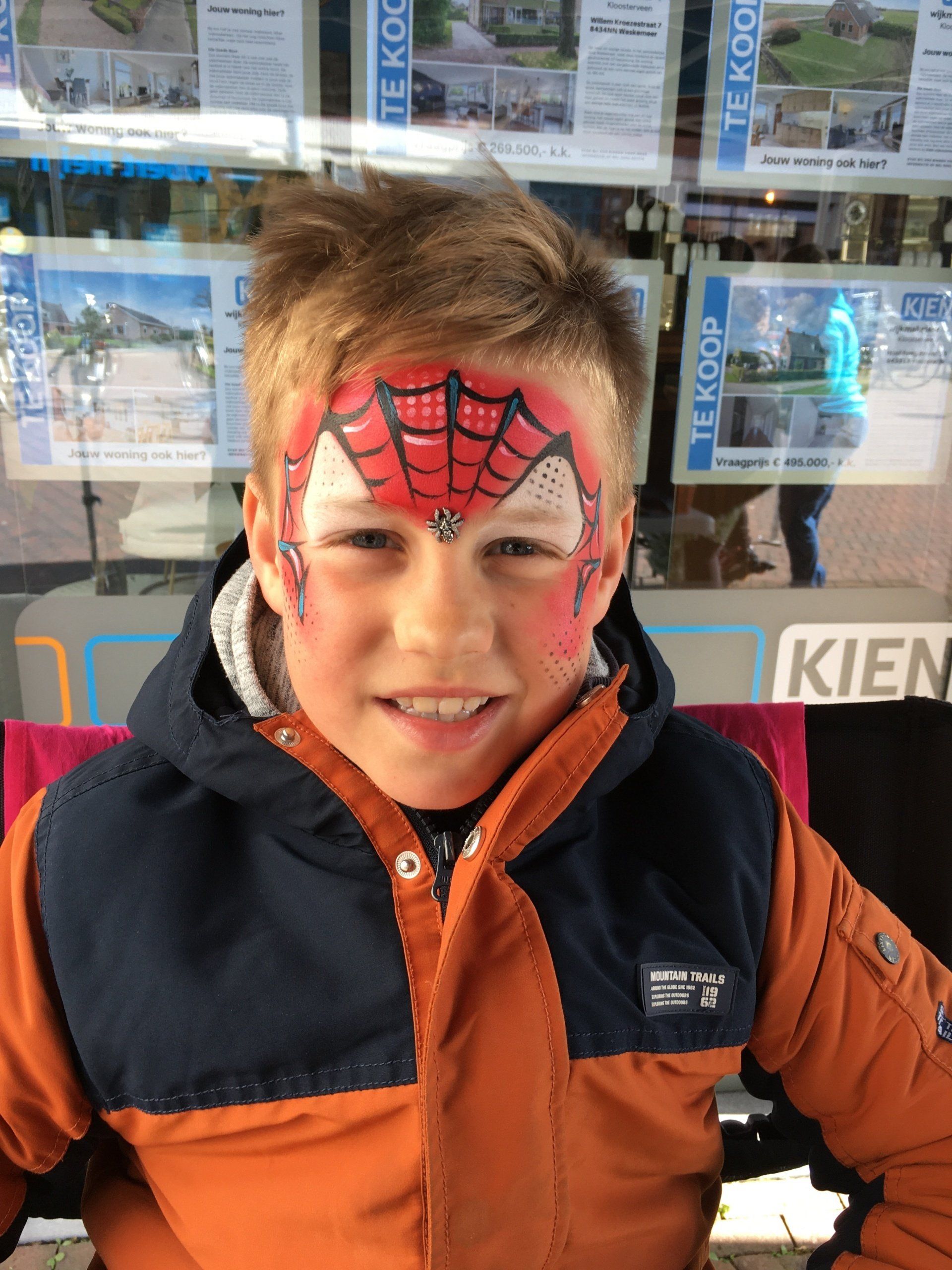 Kindervermaak schminken door Vanja Glitter & Schmink voor feest en evenement in Emmen, Assen, Groningen, Hoogeveen, Drenthe en Groningen