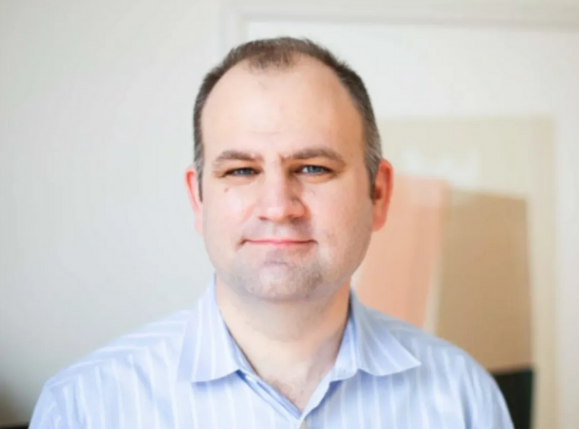 Headshot of Dr. Jonathan Keigher, psychologist at Dynamic Psychology in Midtown Manhattan NYC.