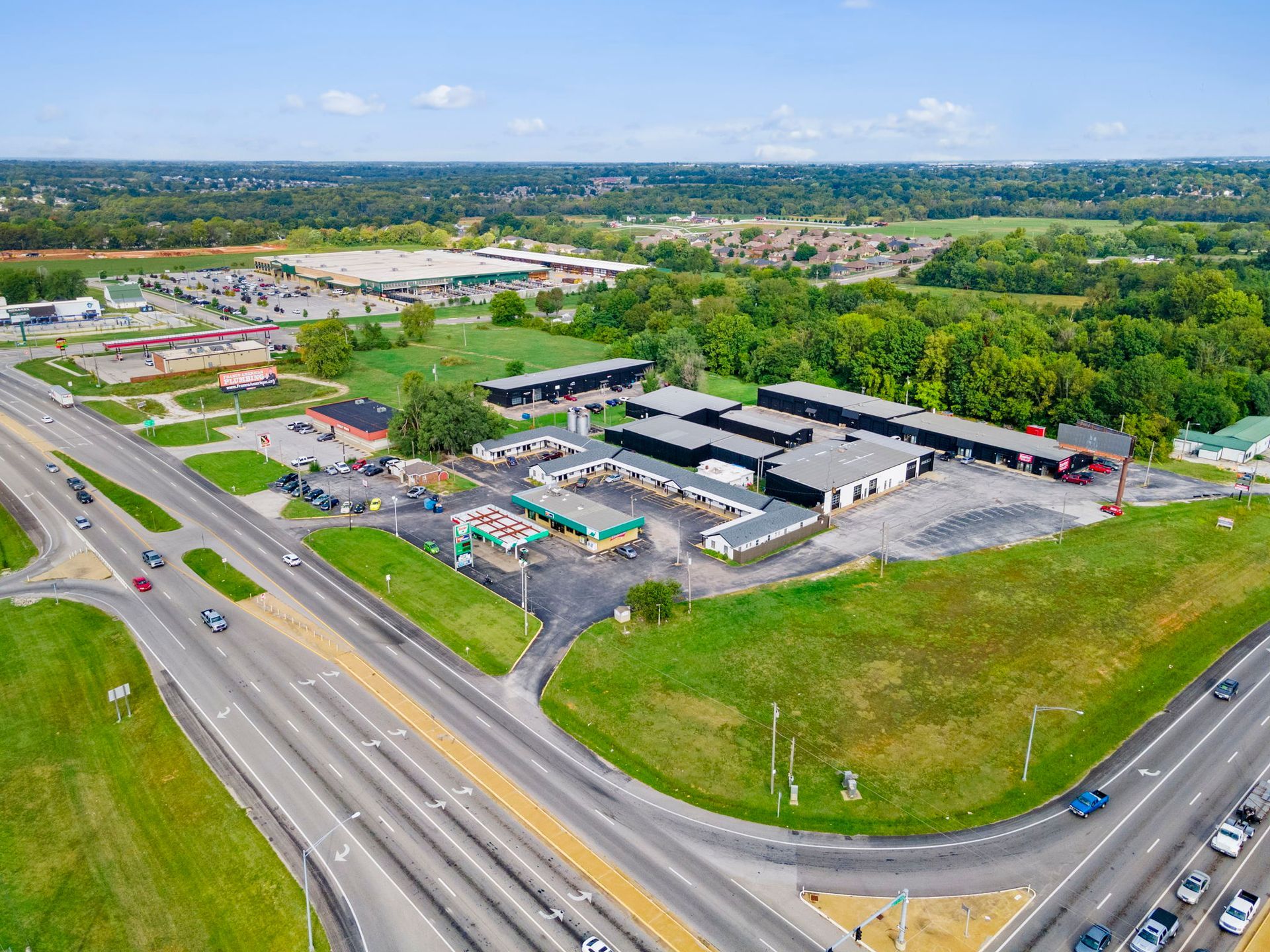 aerial-view-of-colonial-lodge
