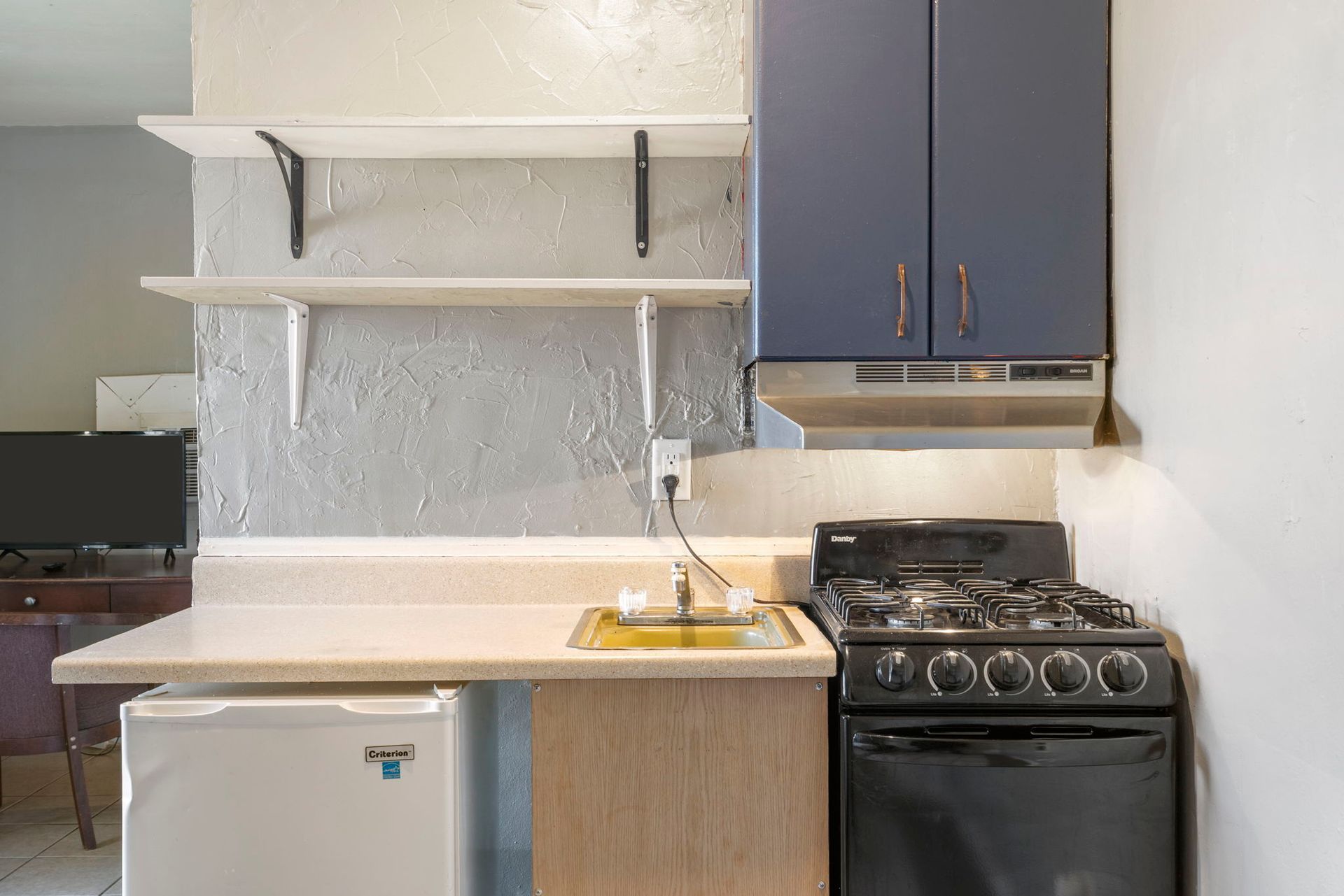 guest-room-kitchenette