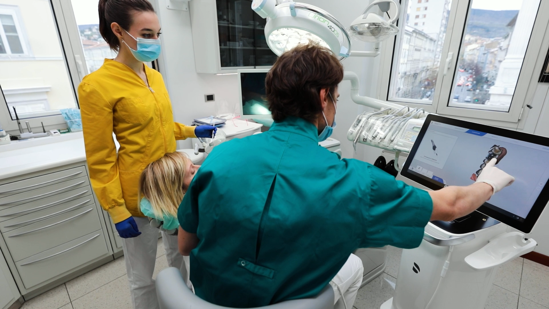due dentisti che lavorano