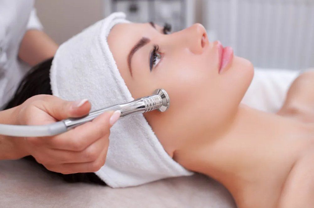 Visita dermatologica al viso