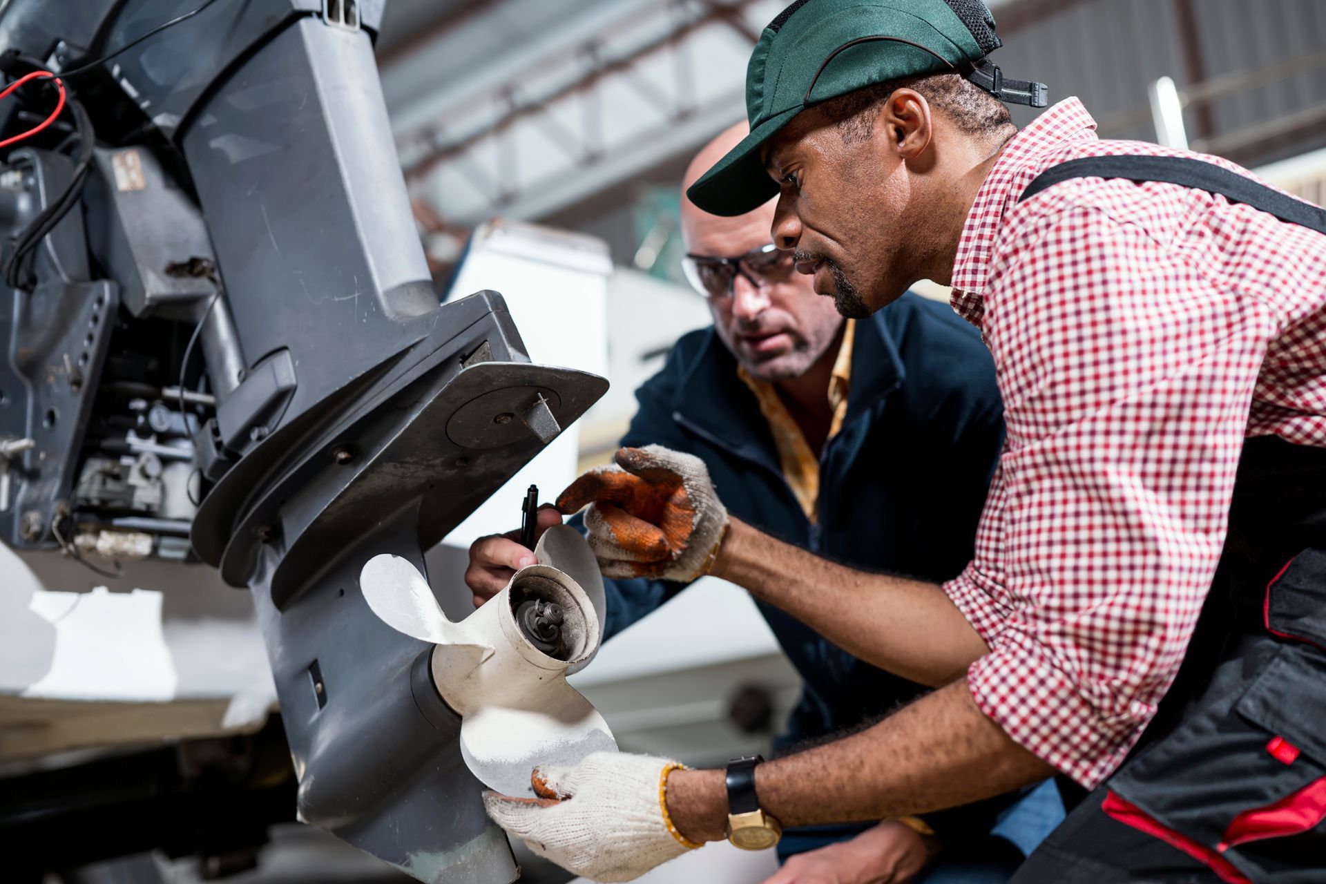 Boat motor repair 