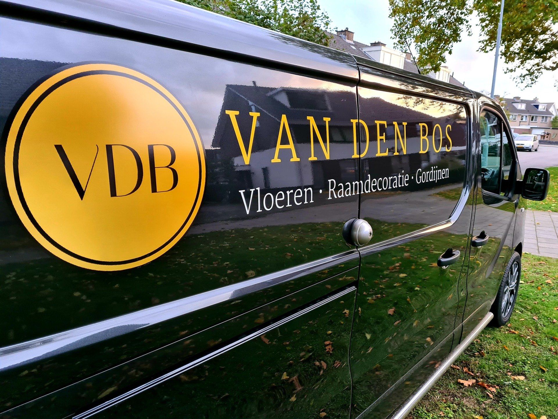 Woningstoffering, vacature, stoffeerder, showroom