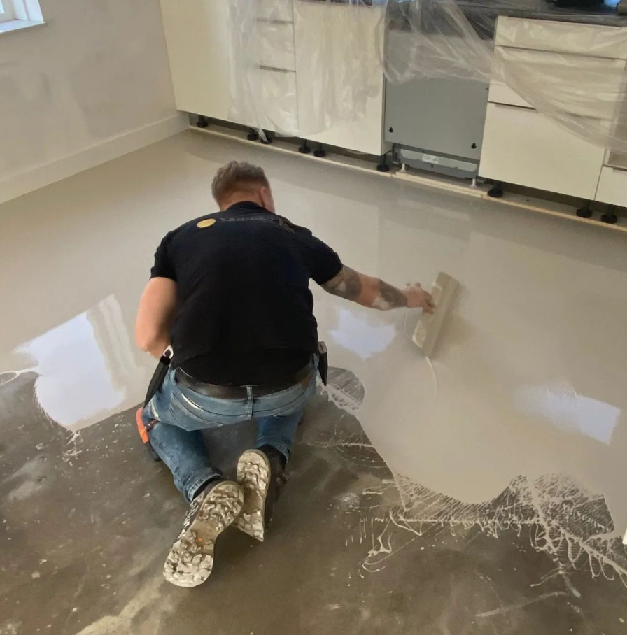 egaliseren van pvc vloer, pvc vloer, pvc vloeren, egaliseren,