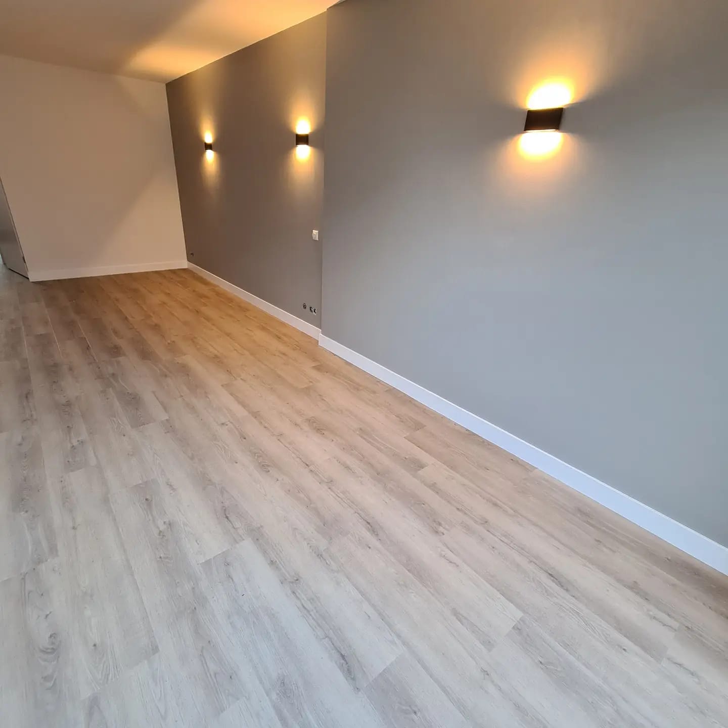 PVC vloer, PVC, tegels, visgraat, lange planken, PVC planken, plinten, visgraat PVC,  pvc vloeren, pvc vloer harderwijk