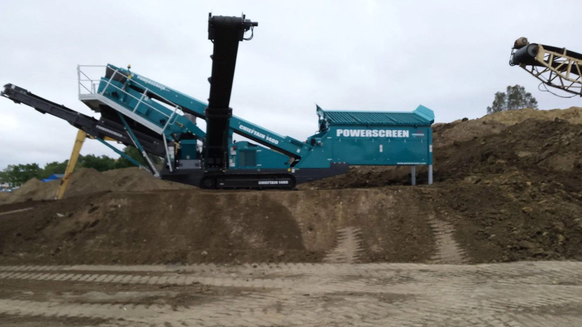 Power Screen — Martinez, CA — Contra Costa Topsoil, Inc.