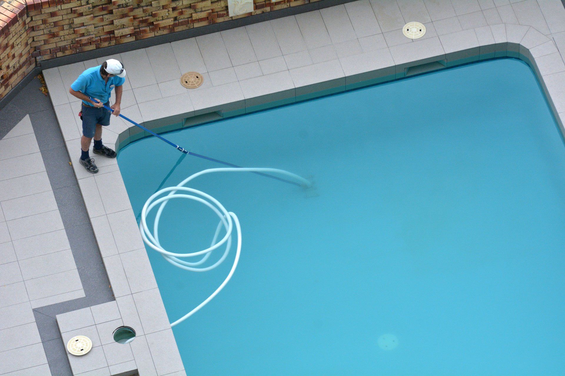 The man cleaning the pool | Penrith, NSW | Ian’s Pools Penrith