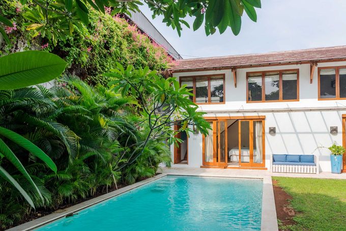 Swimming pool and the beautiful green plants on their side | Penrith, NSW | Ian’s Pools Penrith