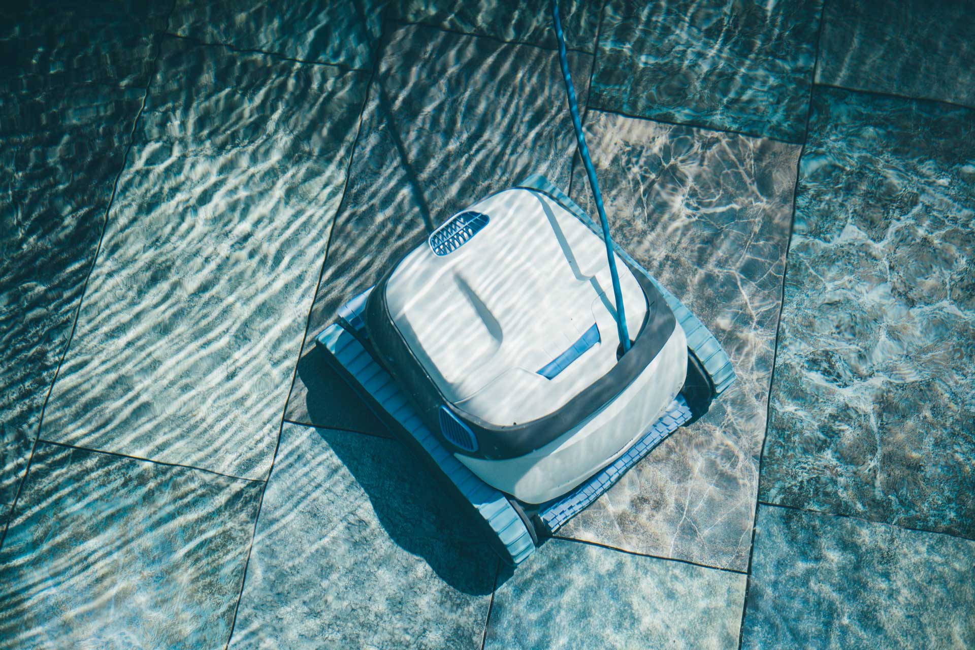 A swimming pool cleaner under the pool | Penrith, NSW | Ian’s Pools Penrith