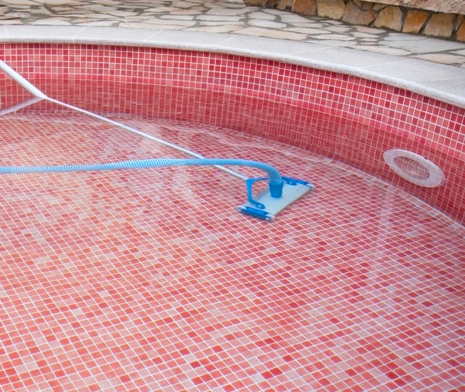 A pool cleaning by machine | Penrith, NSW | Ian’s Pools Penrith