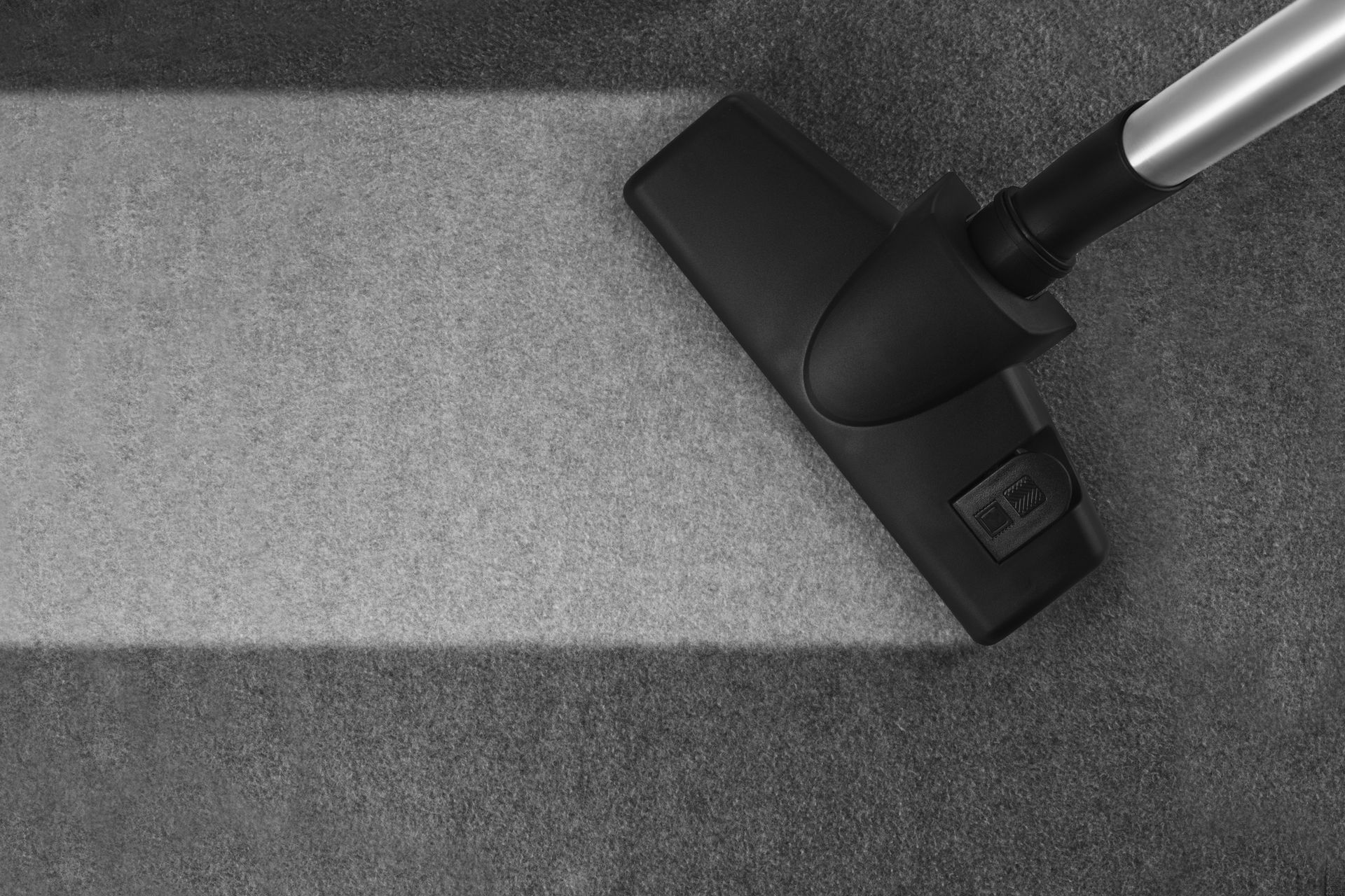 Carpet cleaning with vacuum cleaner.