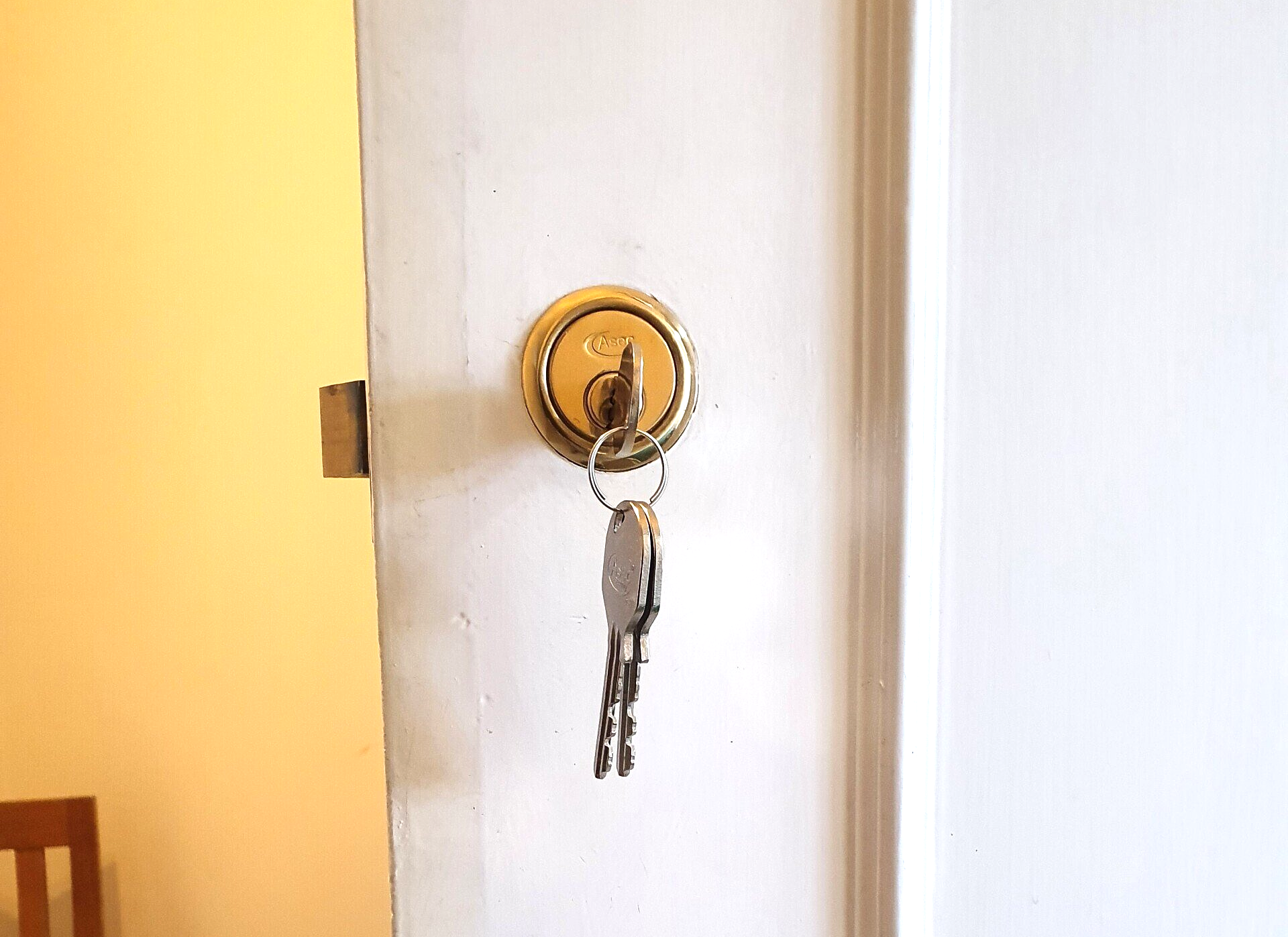 lock repair locksmith services in and around Morden