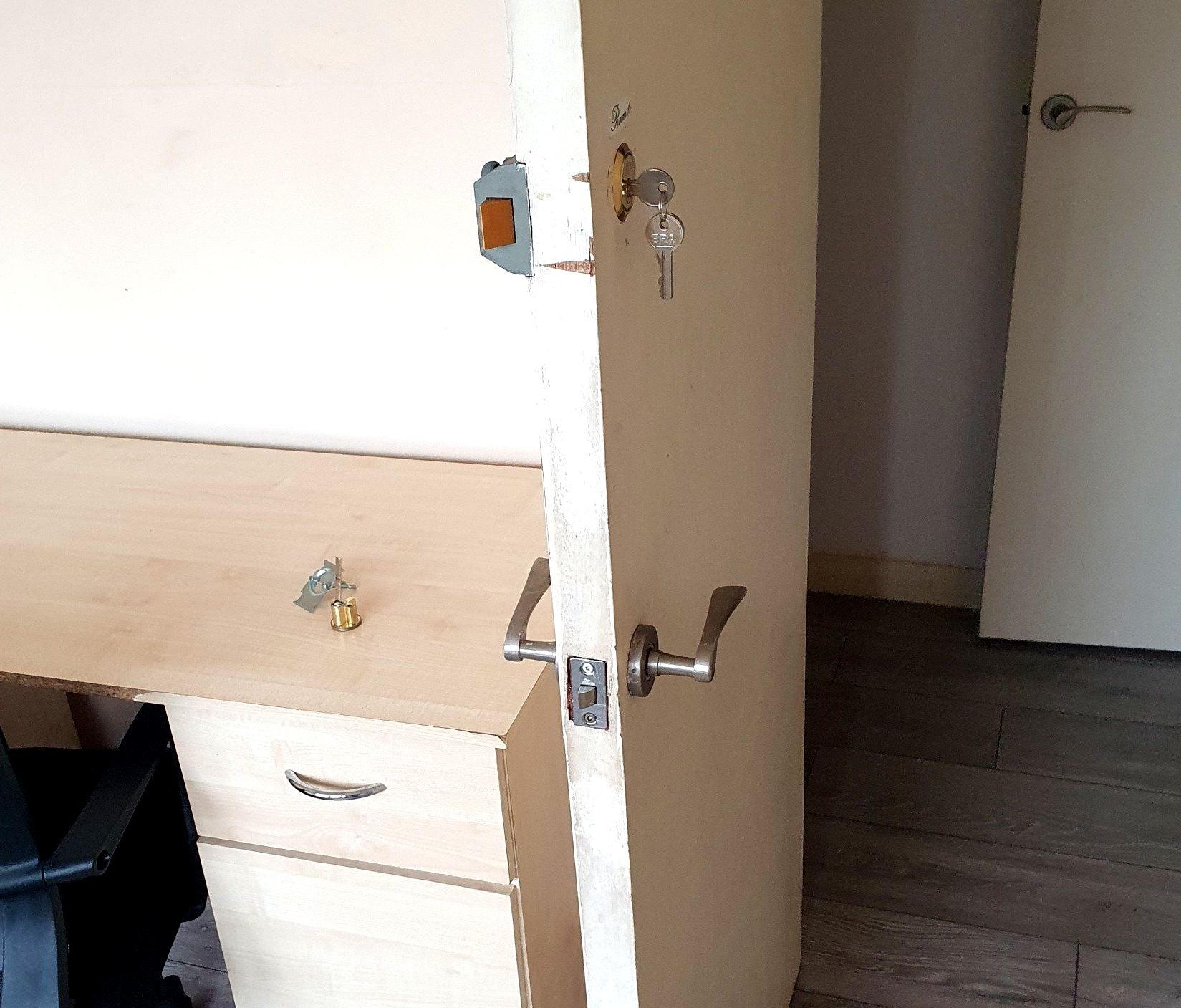 bedroom lock locksmith services in and around Morden