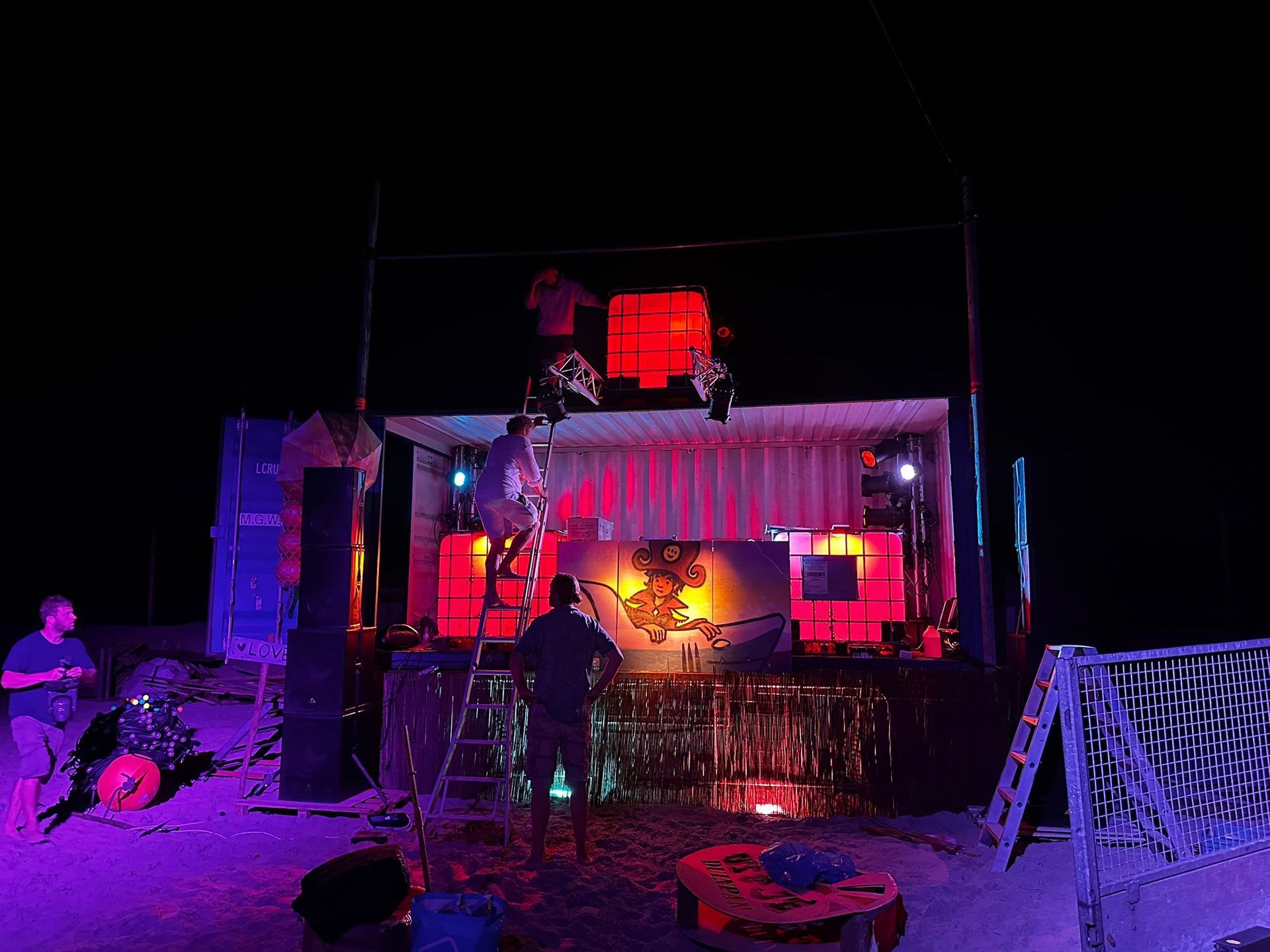 Dj booth front view UJDP 20 juli 