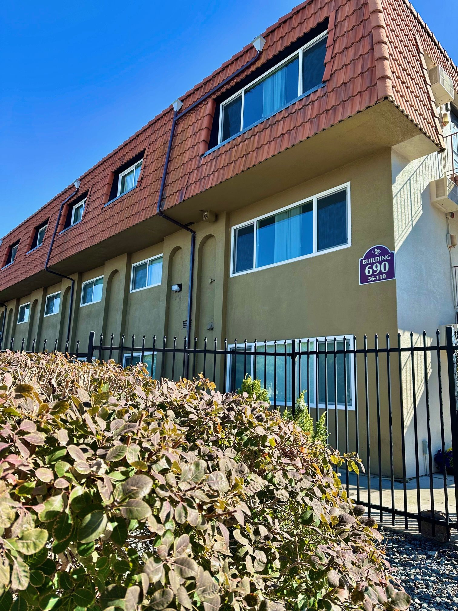Peaceful garden-style apartment buildings at Sherwood Forest in Reno
