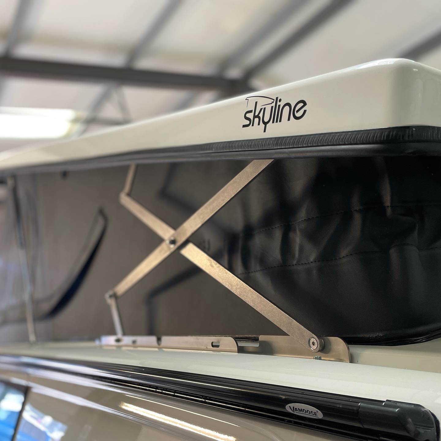 Skyline pop top roof