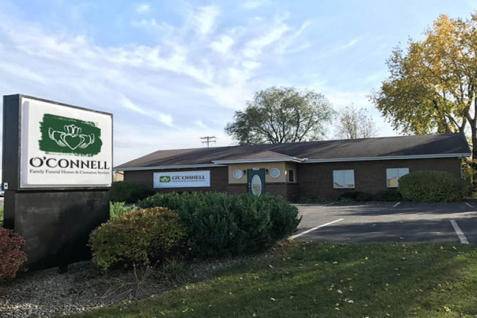 A building with a sign that says o'connell on it