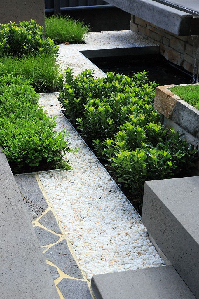 straight gal edging at ground height 4682x1024