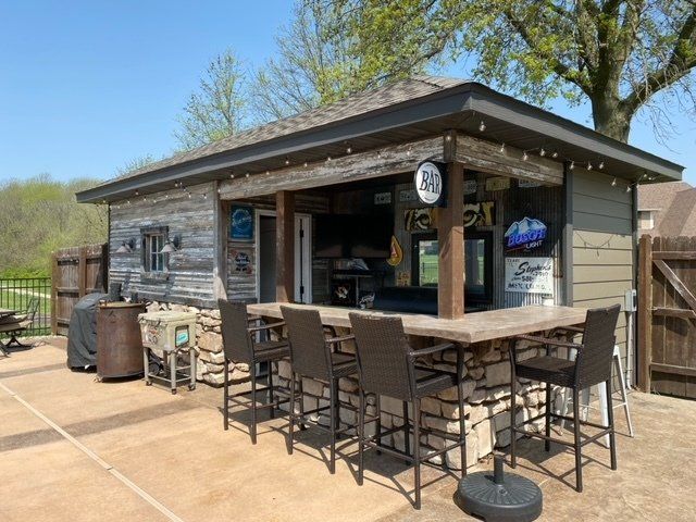 Build a Fully Equipped Pool Bar & Pool House With Mid-Missouri’s Peavler Construction.