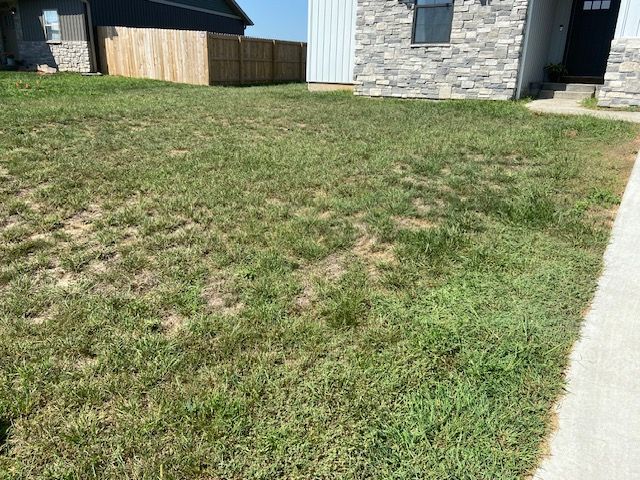 Grassy Front Yard | Bolivar, MO | Clay Landscaping, LLC