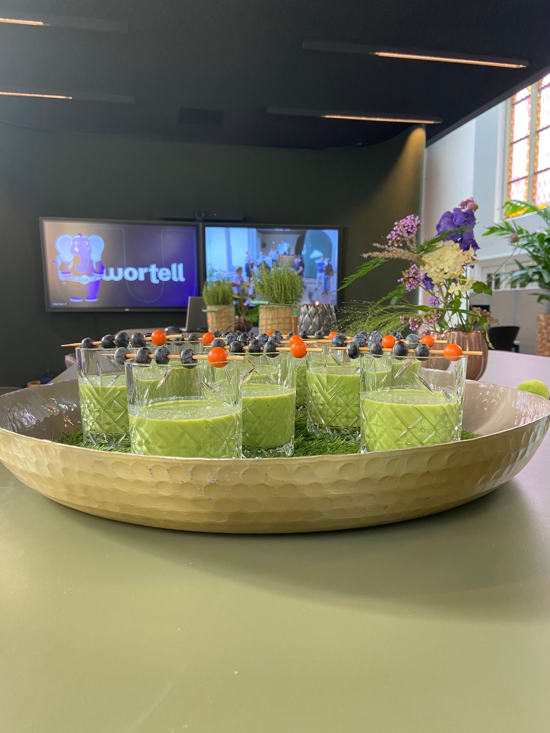 groene smoothie met fruispies tijdens catering bedrijfsfeest