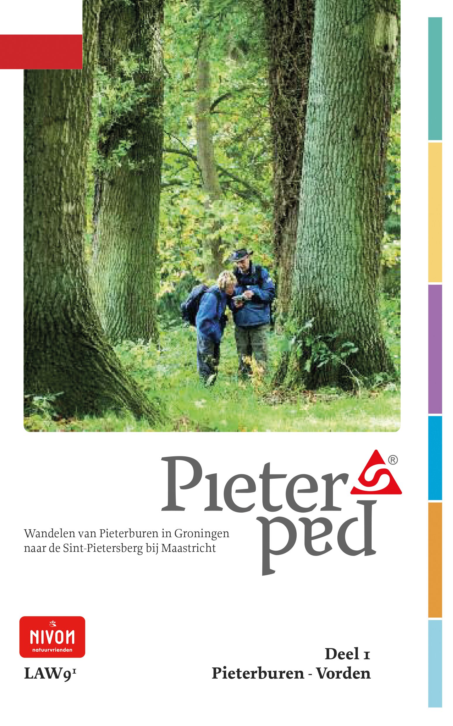 Boekcover: Twee wandelaars in een groen bos, titel