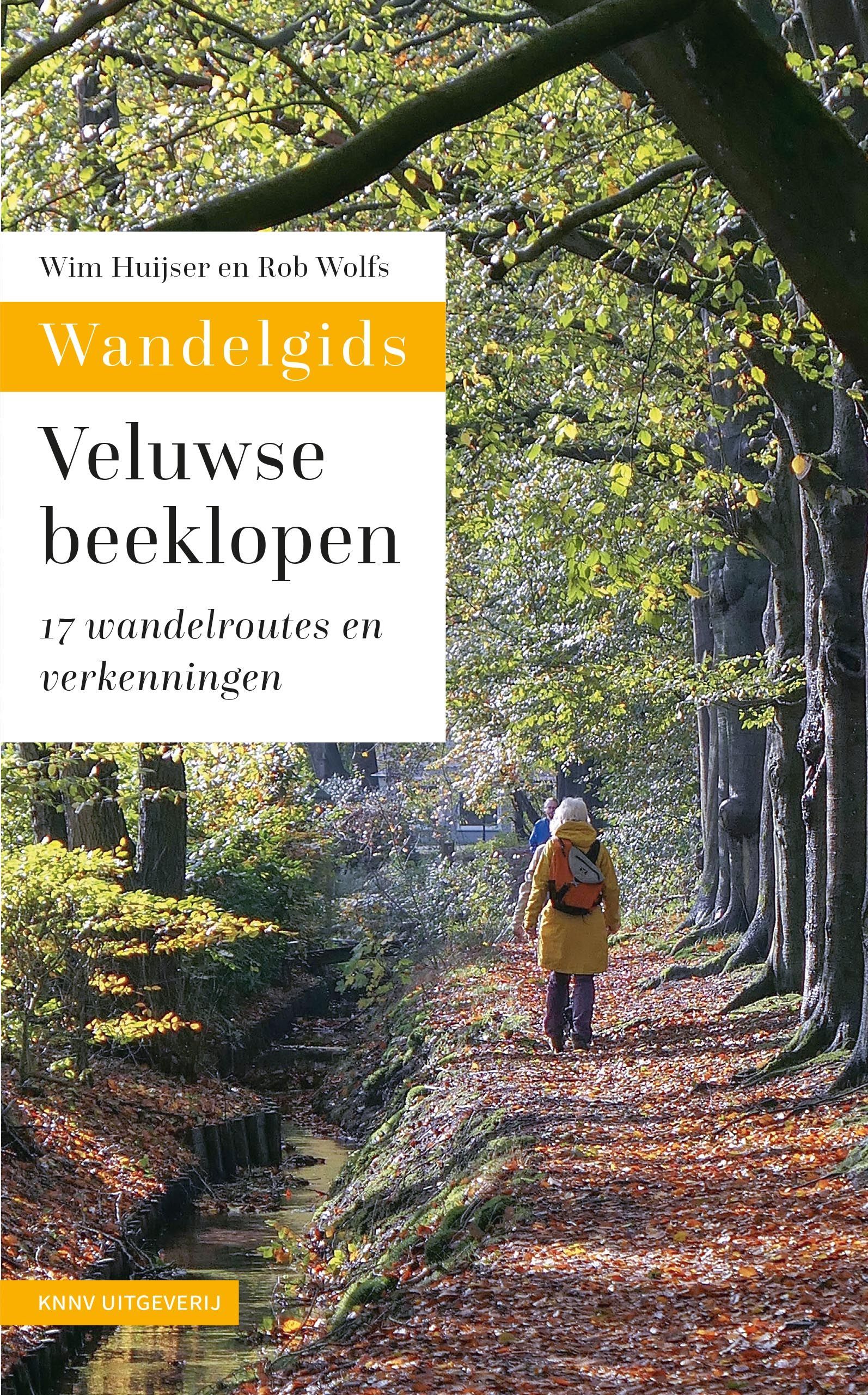 Book cover: a person walks a path in a forest. Title: "Wandelgids Veluwse beeklopen."