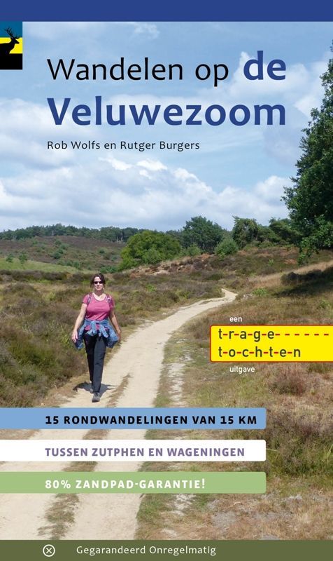 Boekcover: Wandelen op de Veluwezoom. Vrouw loopt over een pad, tekst, groen/blauwe achtergrond, landschapszicht.