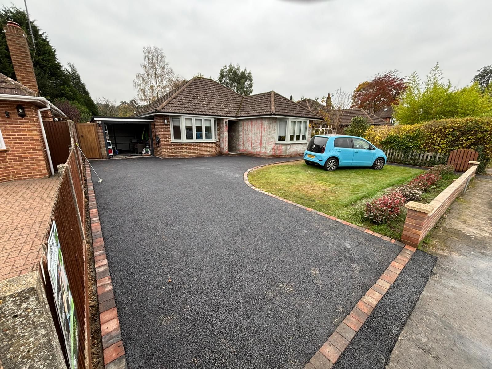 New tarmac driveway and brick edging in Woking, expertly laid by Surrey Hills.