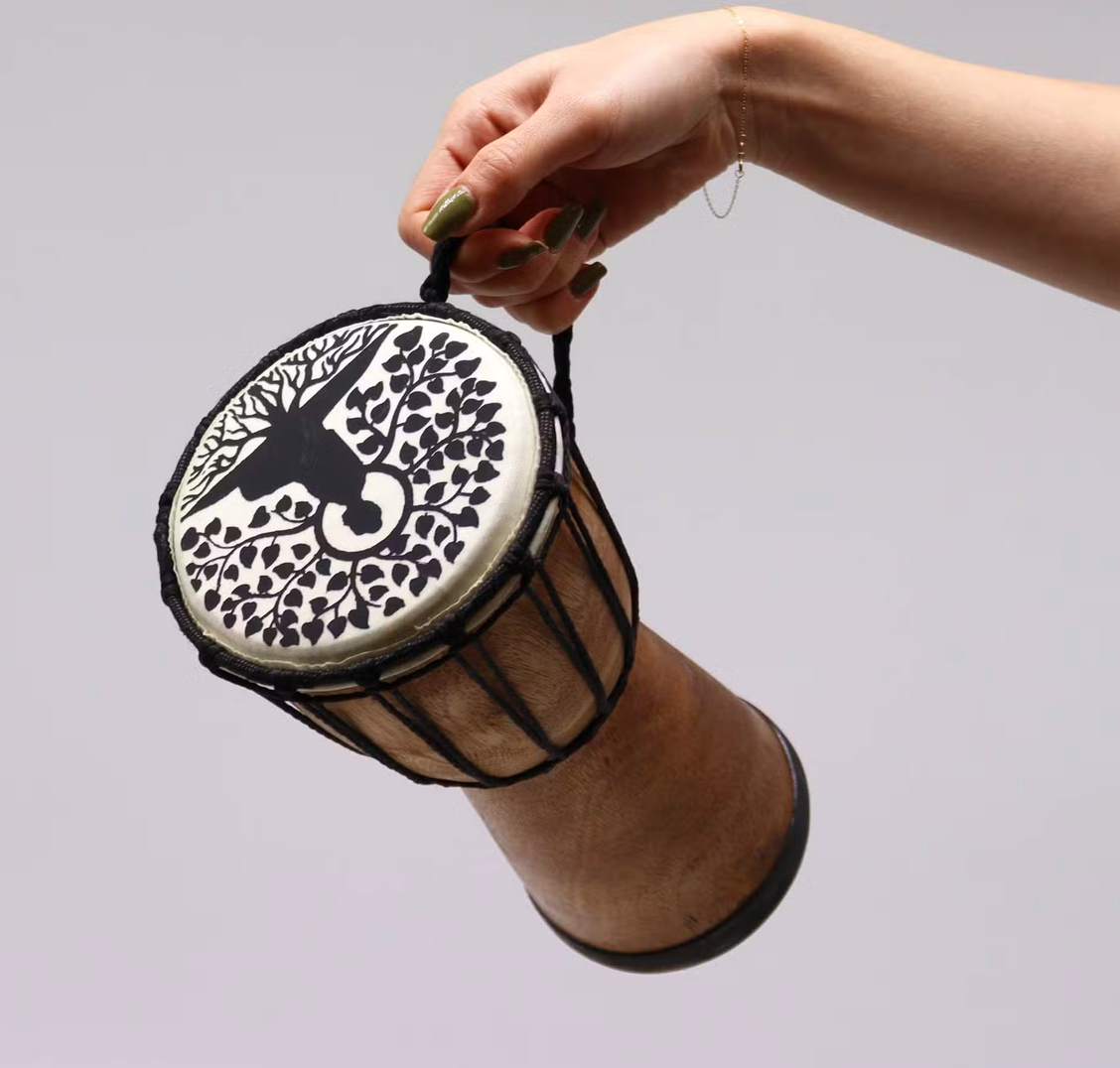 Boeddha Djembe met Brede Bovenkant – 25 cm