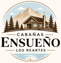 Logo de Cabañas Ensueño Los Reartes con cabaña, montañas, pinos y cielo azul circular