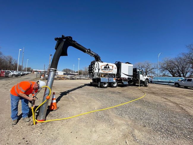 Phoenix Hydro excavating tech working