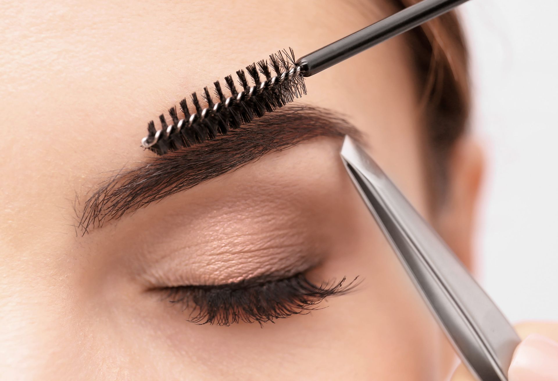 Correcting Shape Of Eyebrows