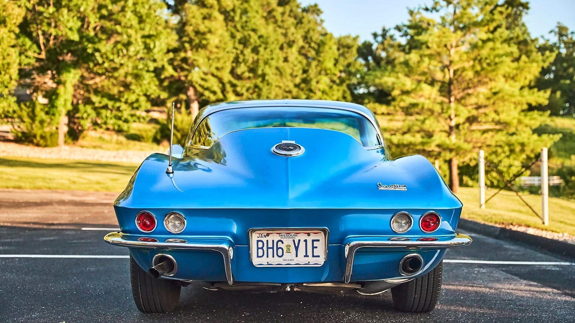 Blue classic Corvette, rear view, with license plate 