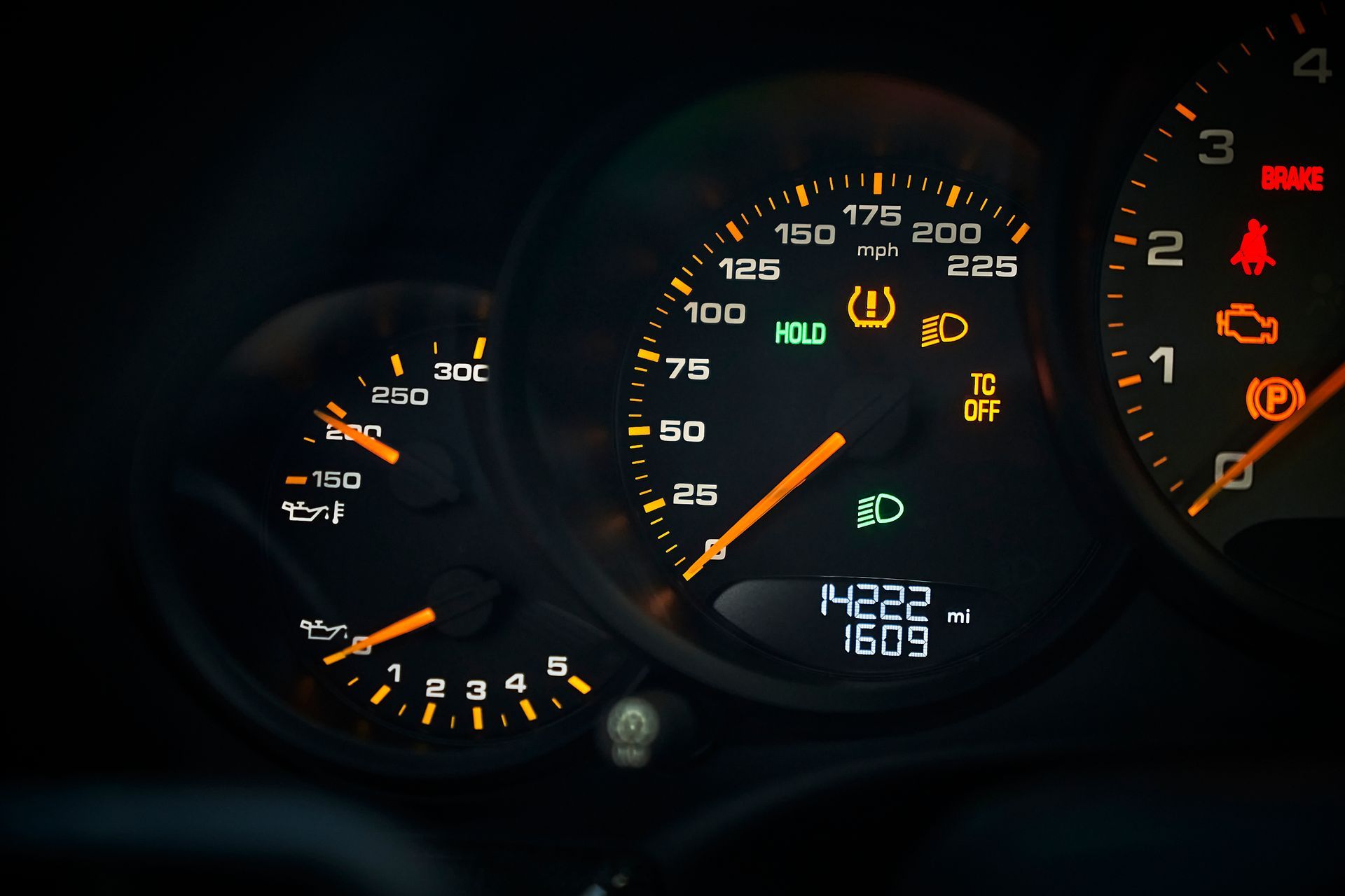 A close up of a car 's speedometer with a clock that says 16:09