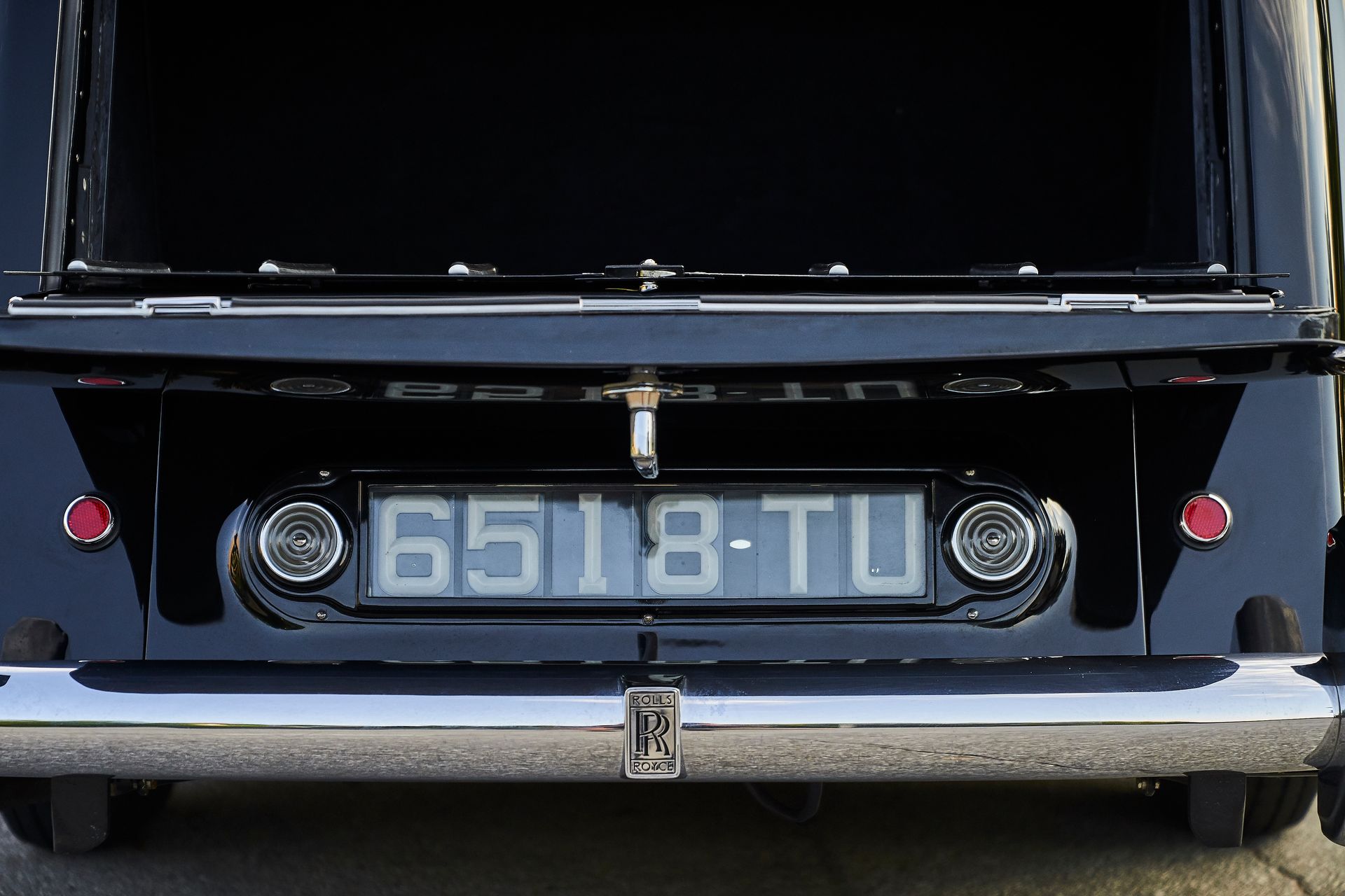 A black car with a license plate that says 6518 tu
