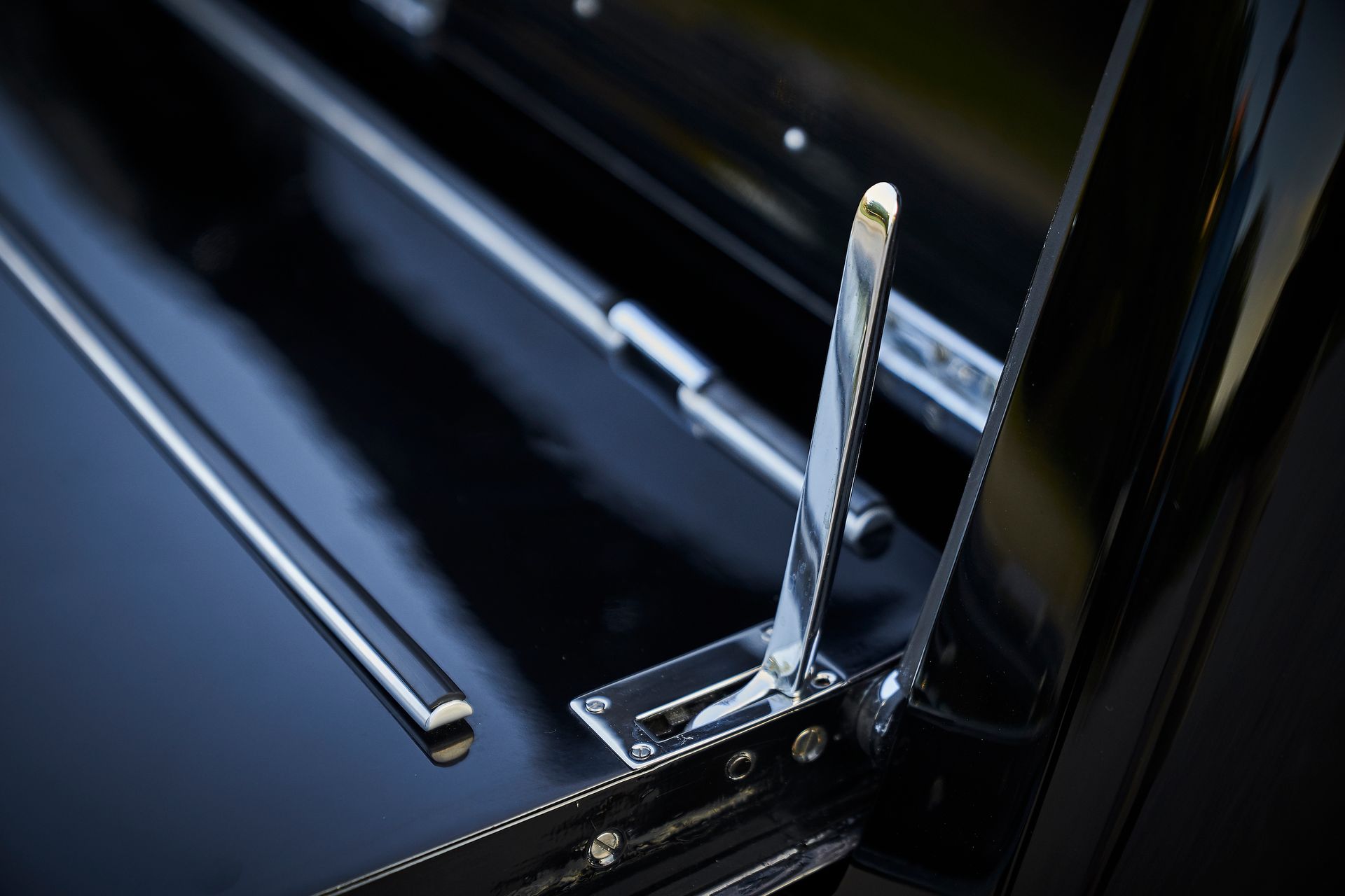 A close up of a metal object with a screw in it