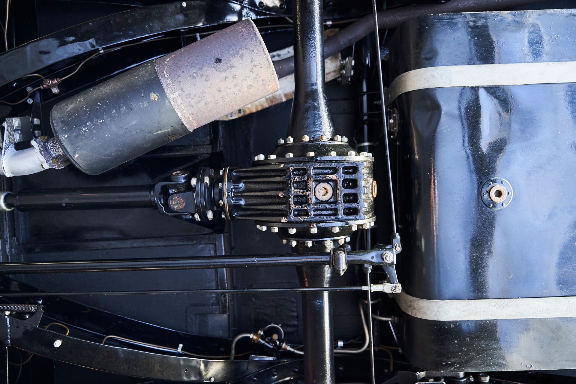 A close up of the underside of a car with a fuel tank