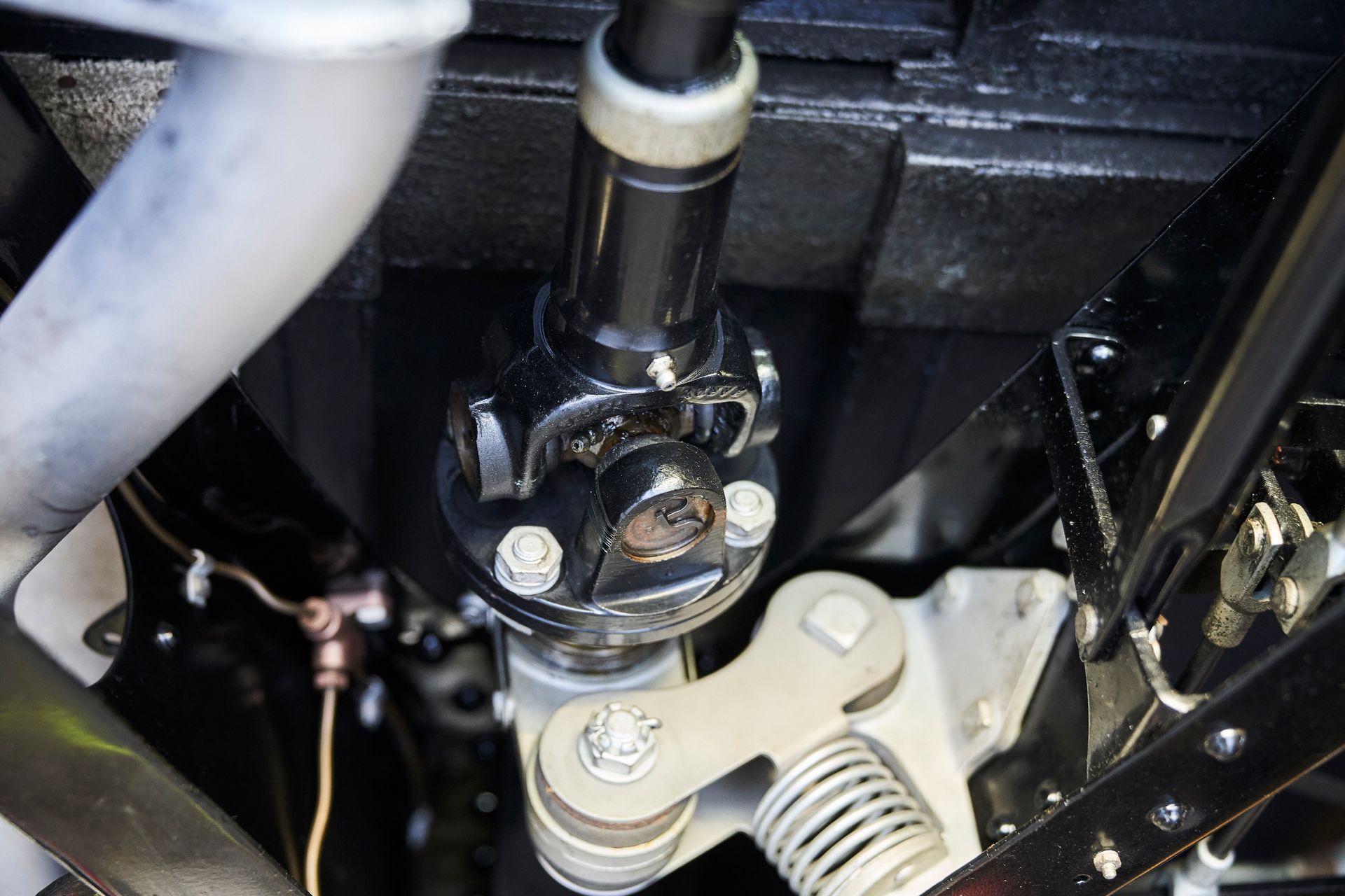 A close up of a steering gear in a car
