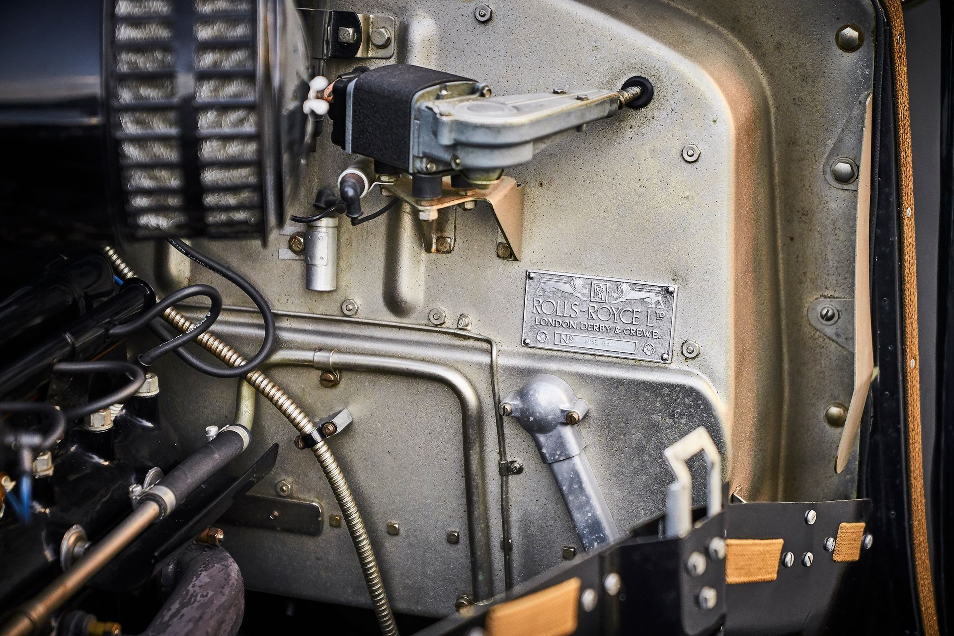 A close up of the inside of a car engine.