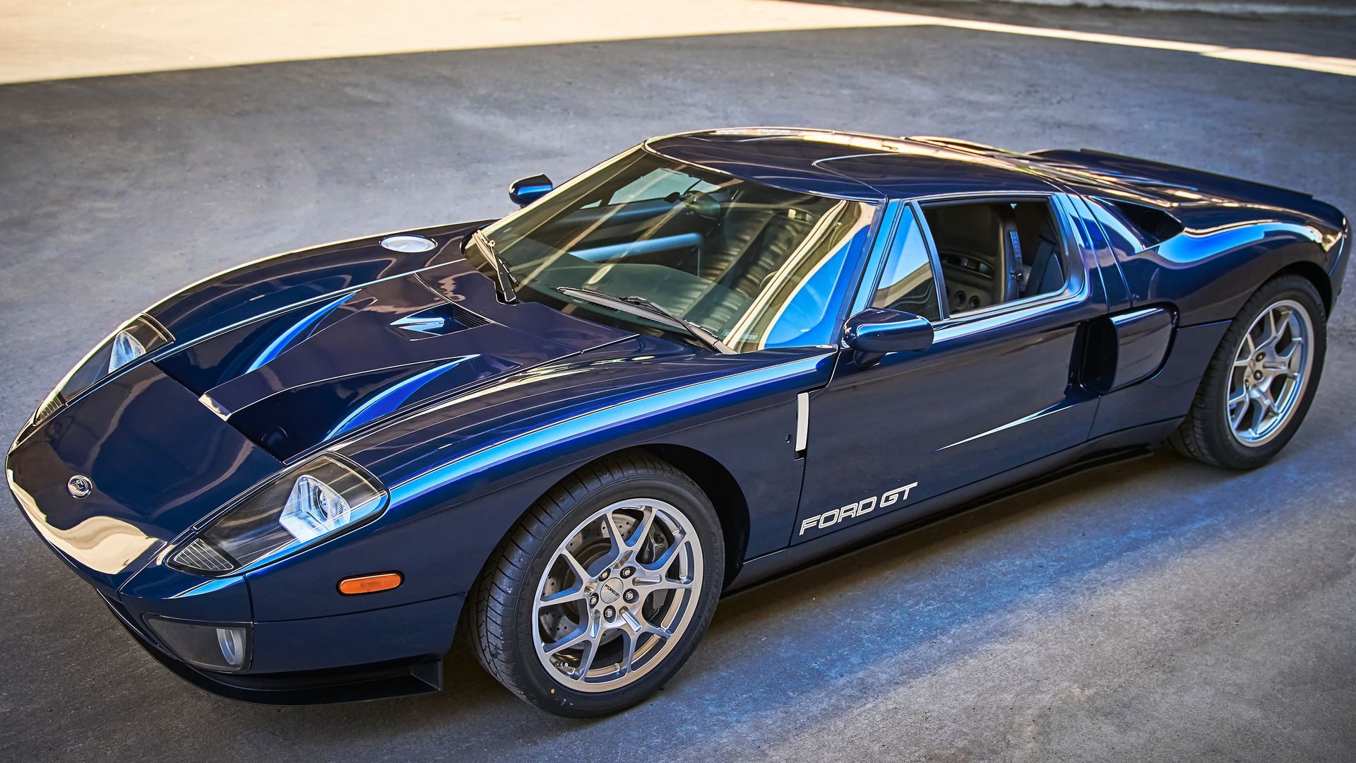 2006 Ford GT -A blue ford gt is parked in a parking lot