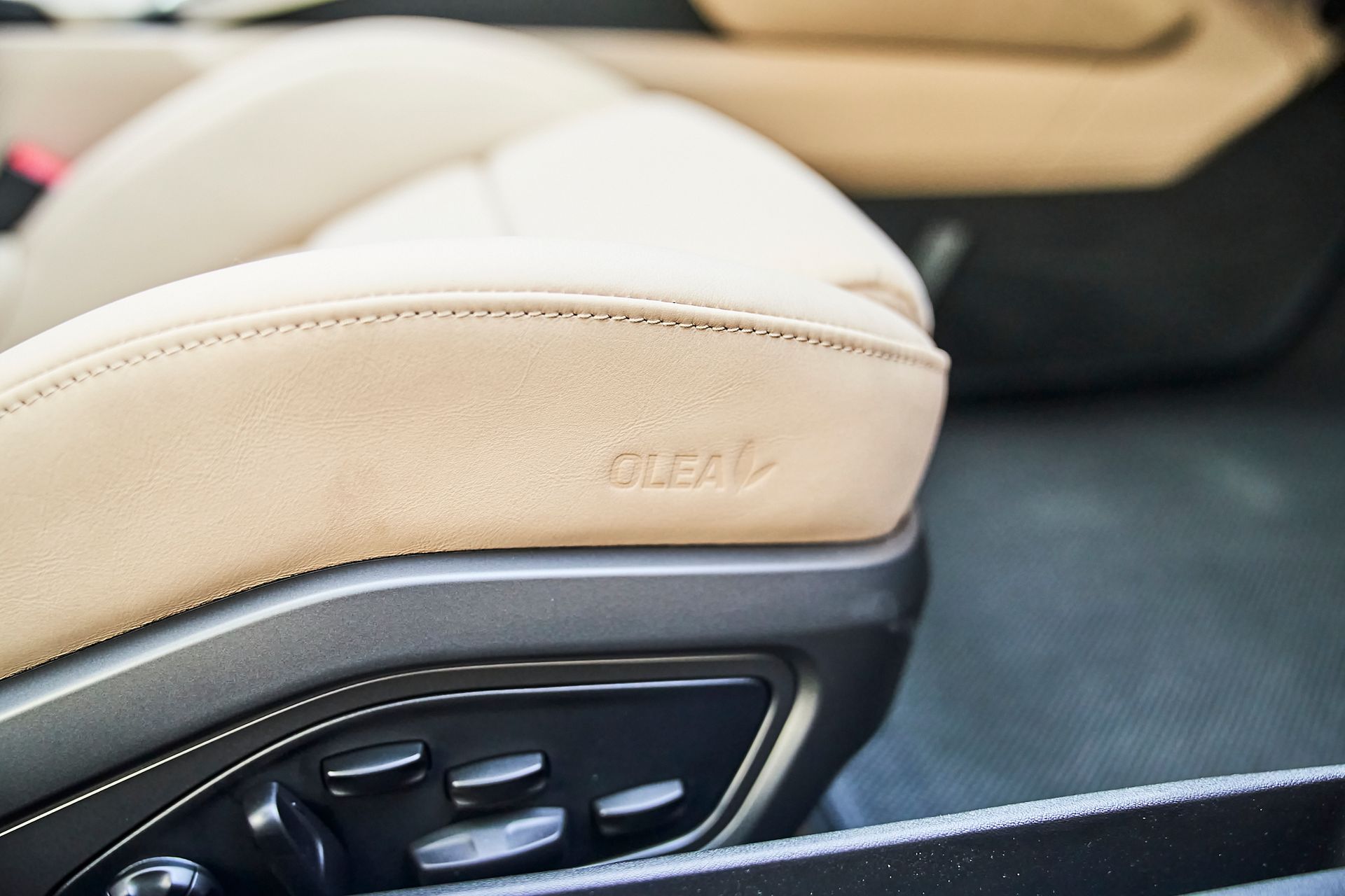 A close up of a car seat with the word airbag on it