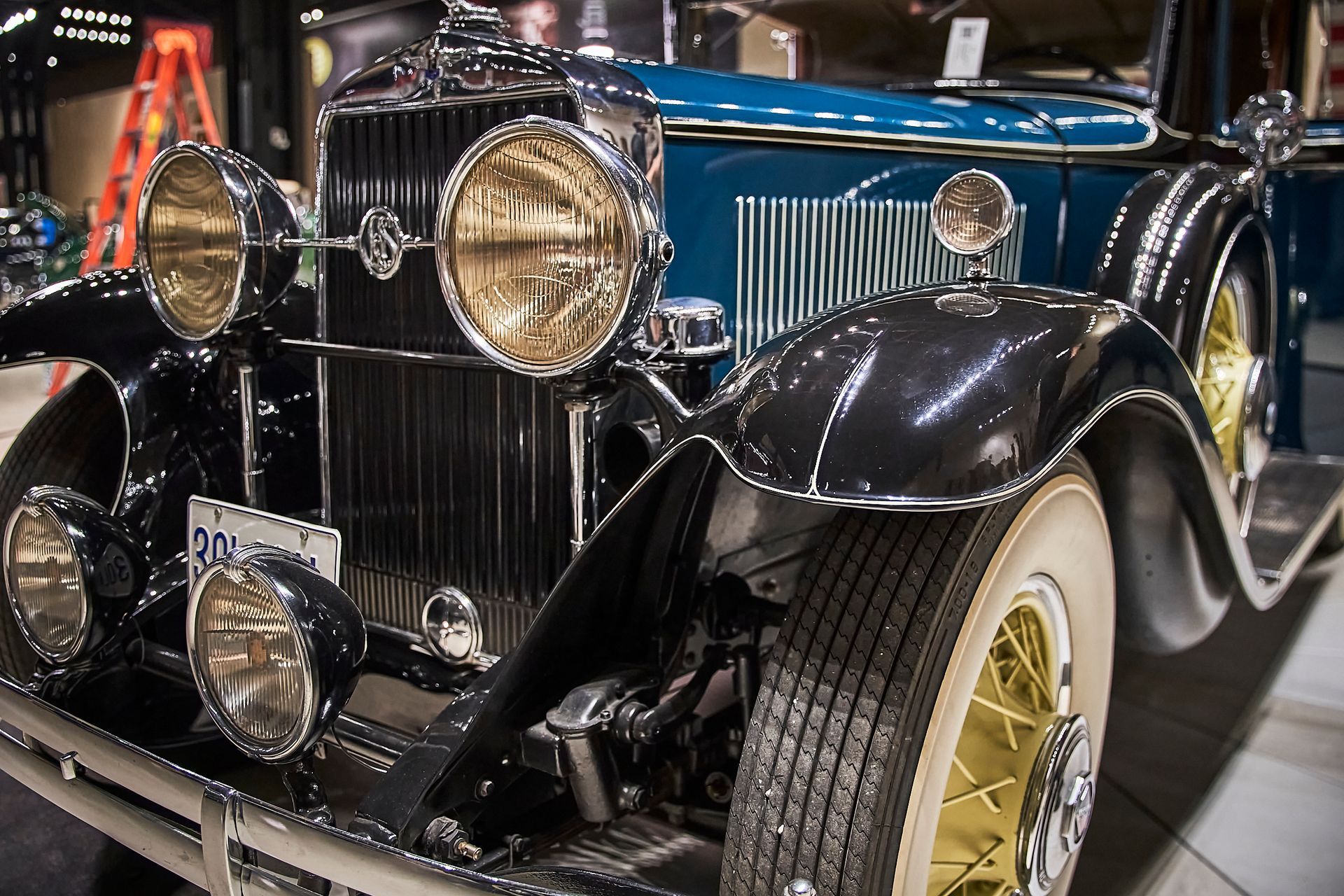 An old car with a license plate that says ' nc ' on it