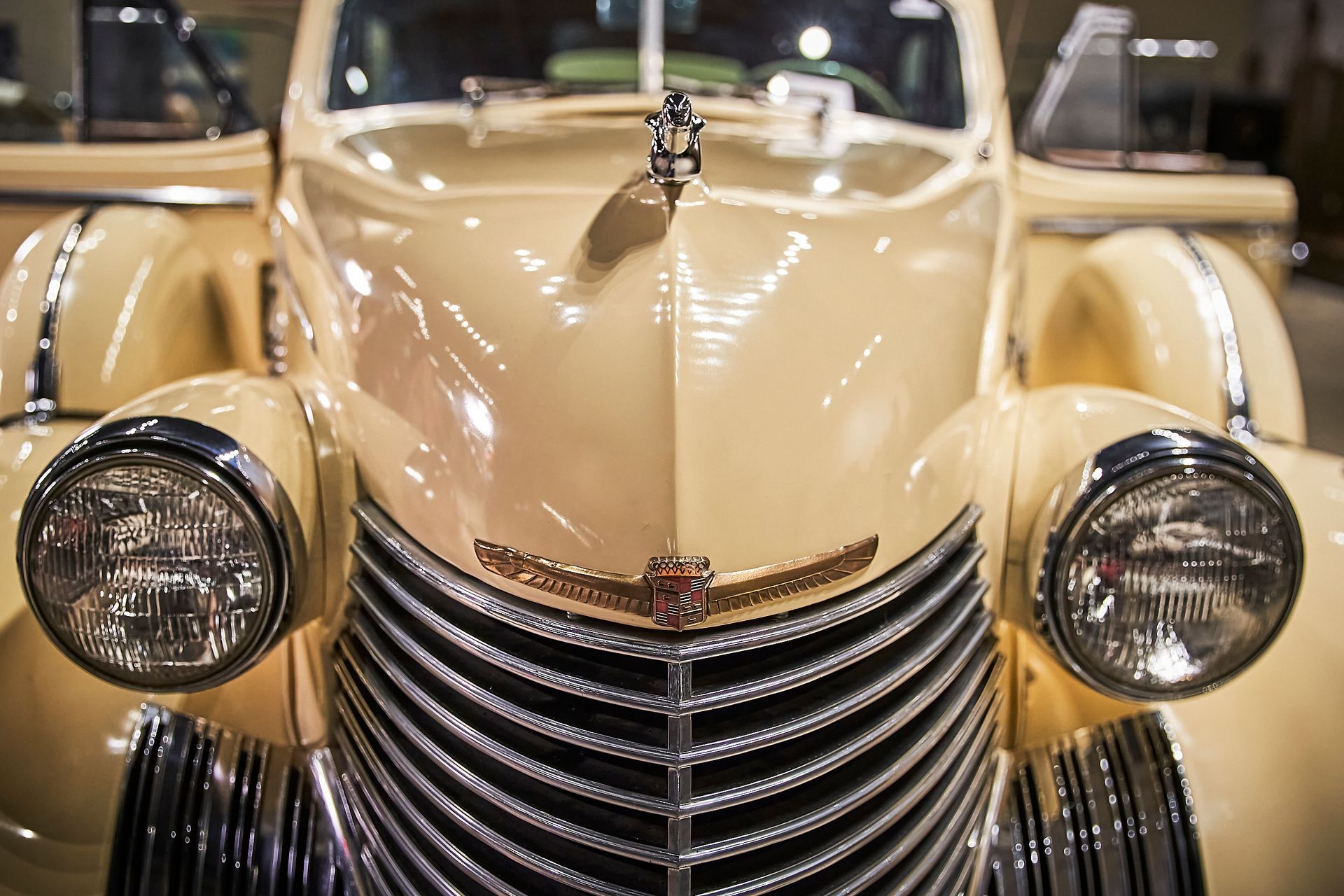 A close up of the front of an old car.