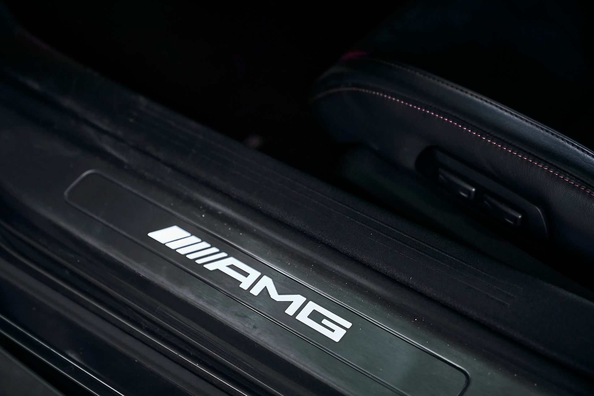 The word amg is on the side of a car
