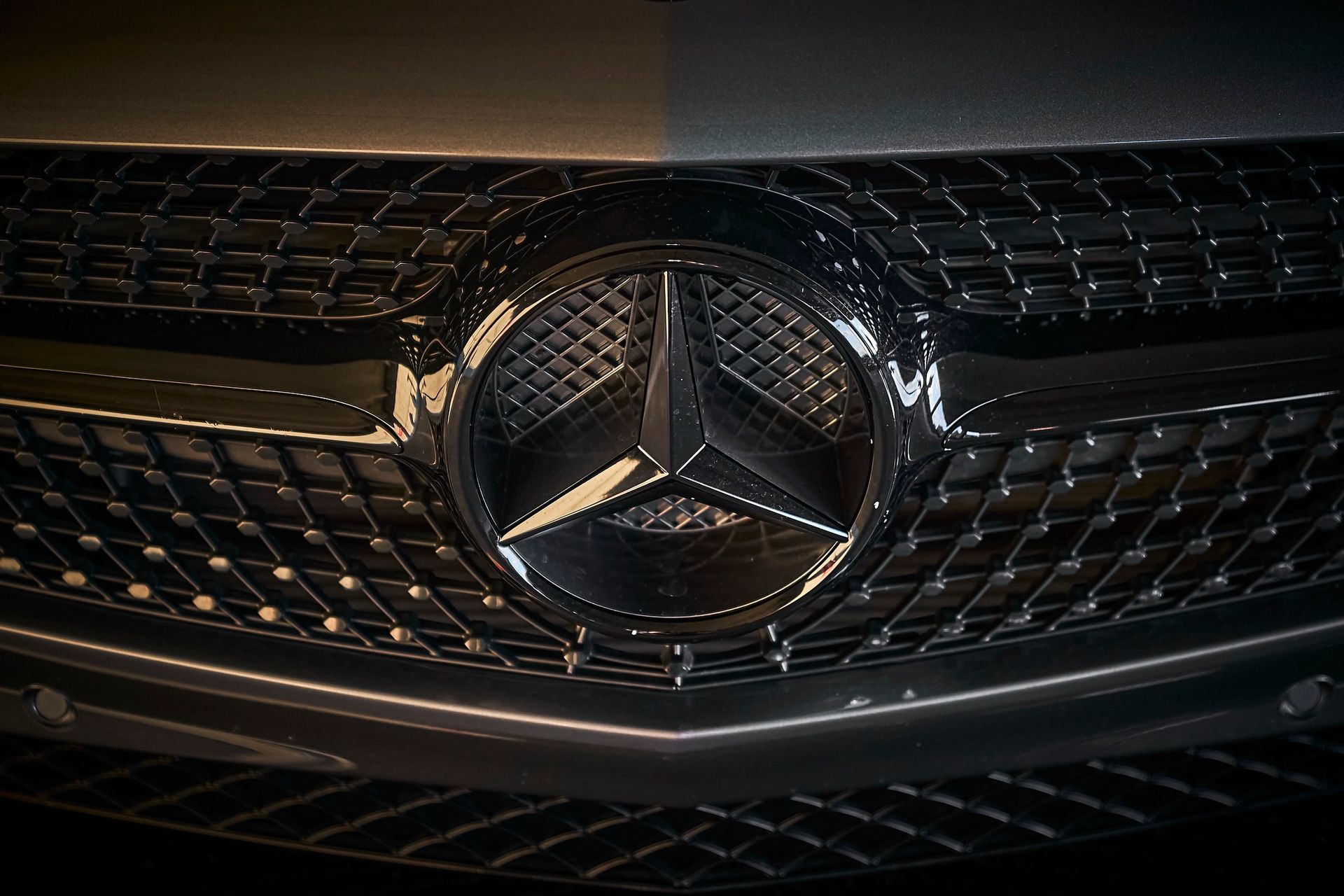 A close up of the front grille of a mercedes benz car.