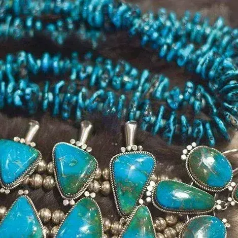A close up of a necklace with turquoise beads
