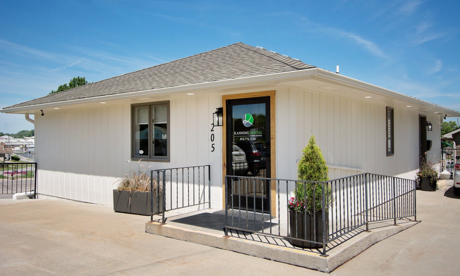 kanning Dental Outside View of Practice | Lawson and Richmond Family Dentist